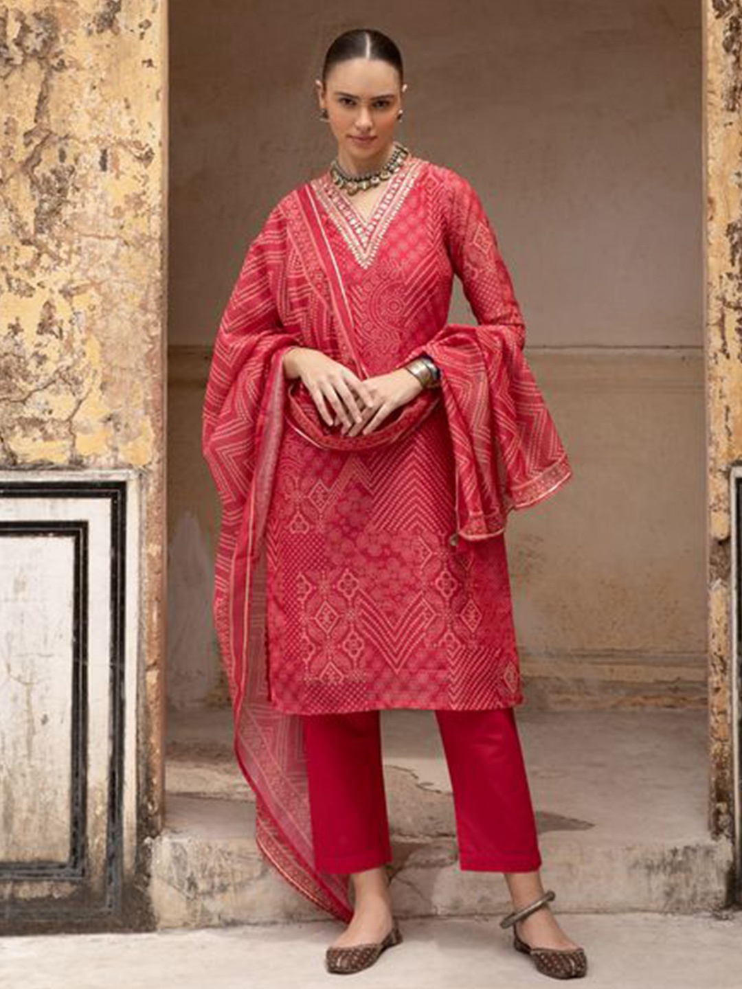 

KARAJ JAIPUR Embroidered Regular Zardozi Chanderi Cotton Kurta with Trousers & Dupatta, Red