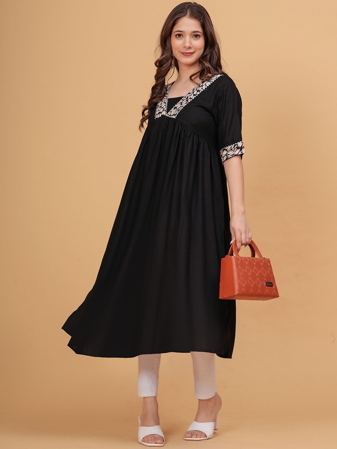 

DRESSAR Abstract Printed Square Neck Anarkali Kurta, Black