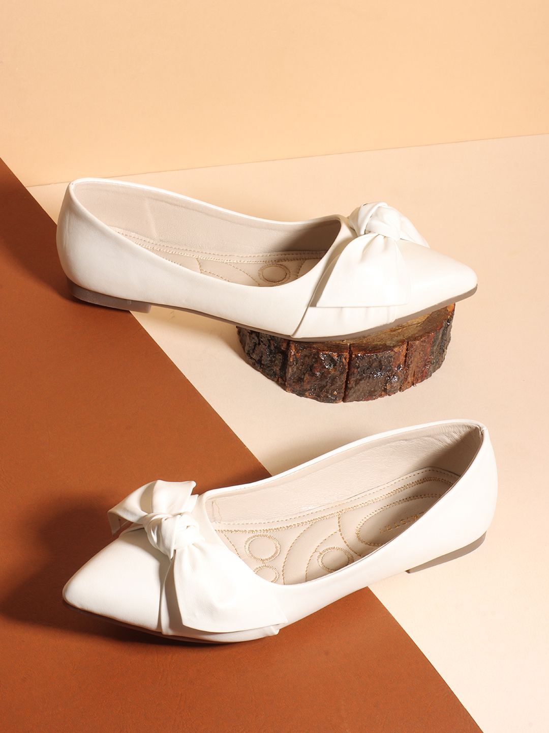 

Chemistry Women Embellished Ballerinas with Bows Flats, White