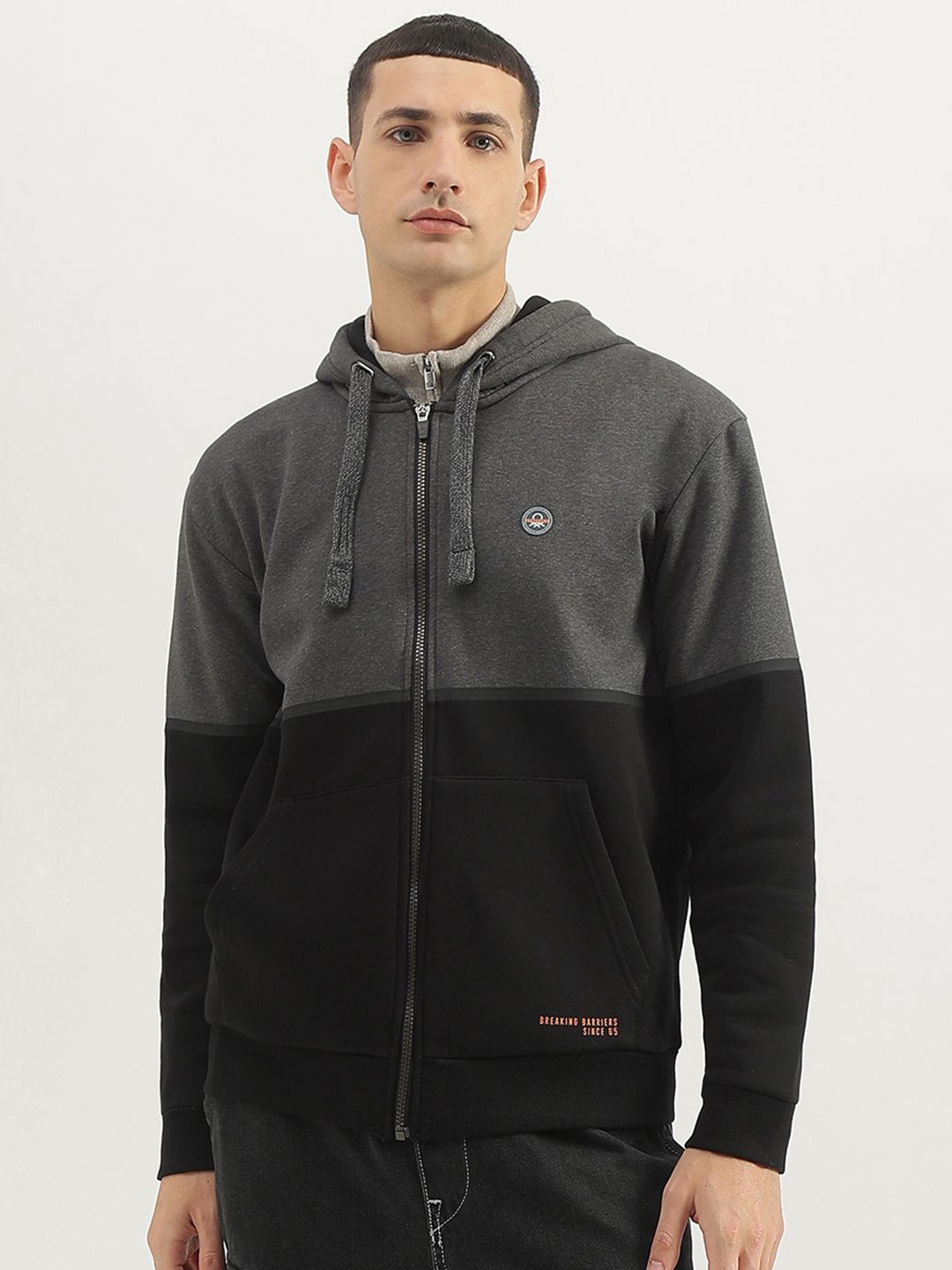 

United Colors of Benetton Men Colourblocked Sweatshirt, Black