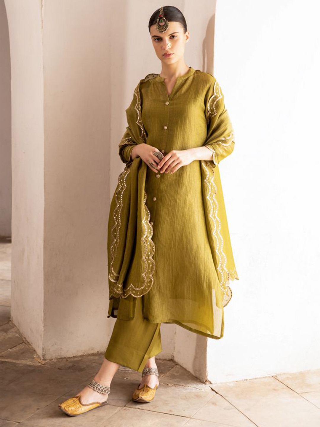 

KARAJ JAIPUR Mandarin Collar Sequinned Chanderi Cotton Kurta With Trousers & Dupatta, Green
