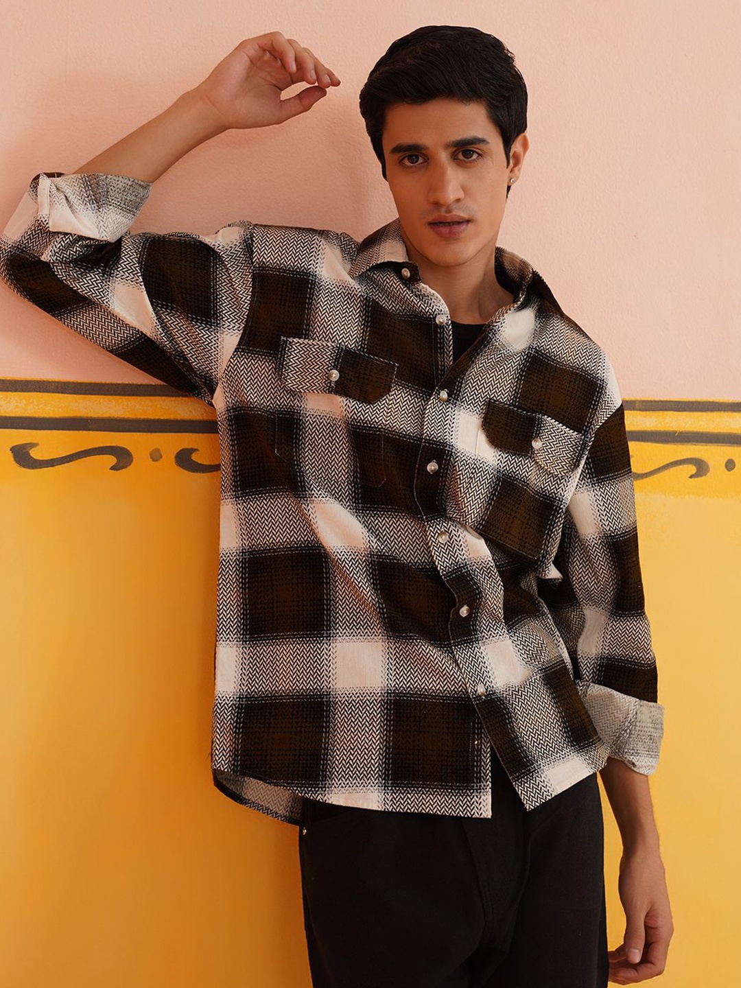 

Indian Needle Men Classic Spread Collar Checked Cotton Relaxed Fit Casual Shirt, Coffee brown