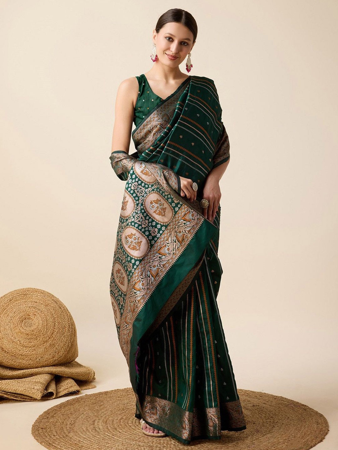 

LEOSAGI Embellished Zari Pure Silk Kanjeevaram Saree, Green