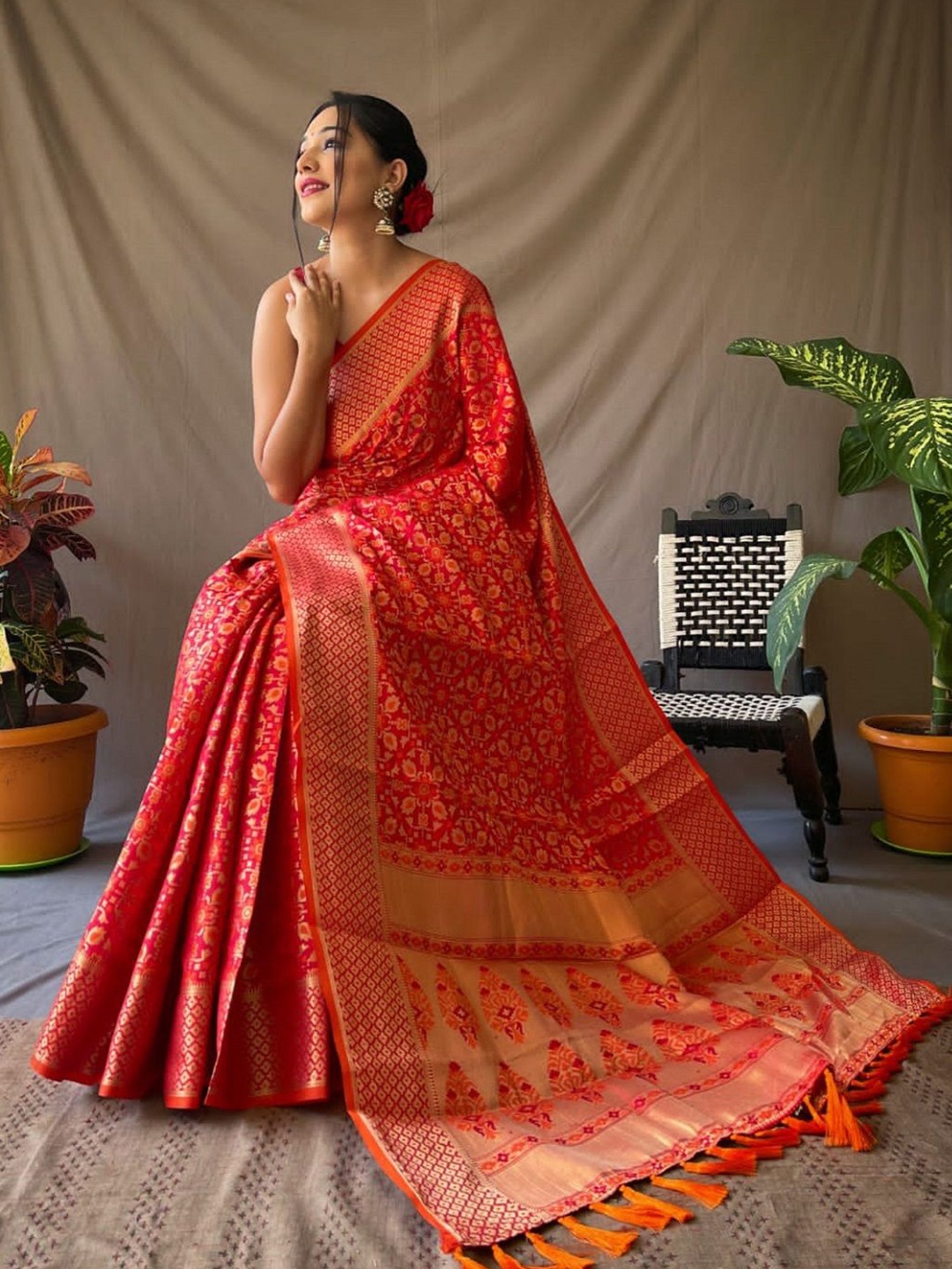 

SHOBHA SAREES Woven Design Zari Pure Silk Patola Saree, Red