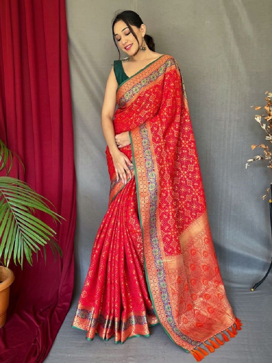 

SHOBHA SAREES Woven Design Zari Pure Silk Patola Saree, Red