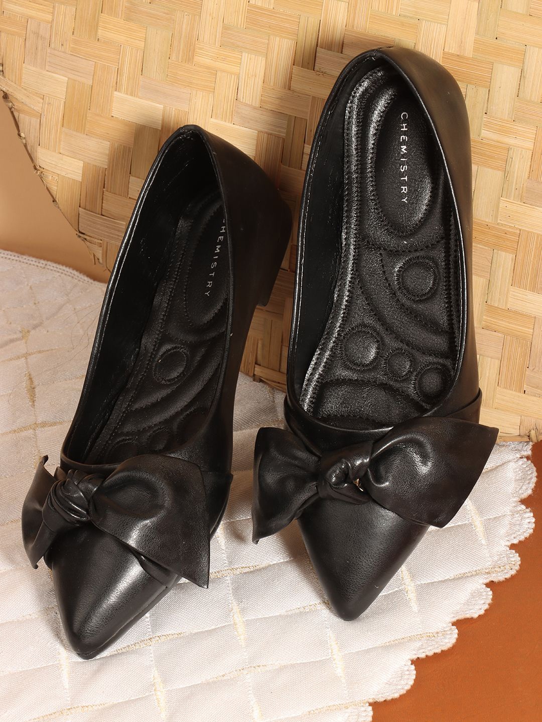 

Chemistry Women Textured Ballerinas With Bow, Black