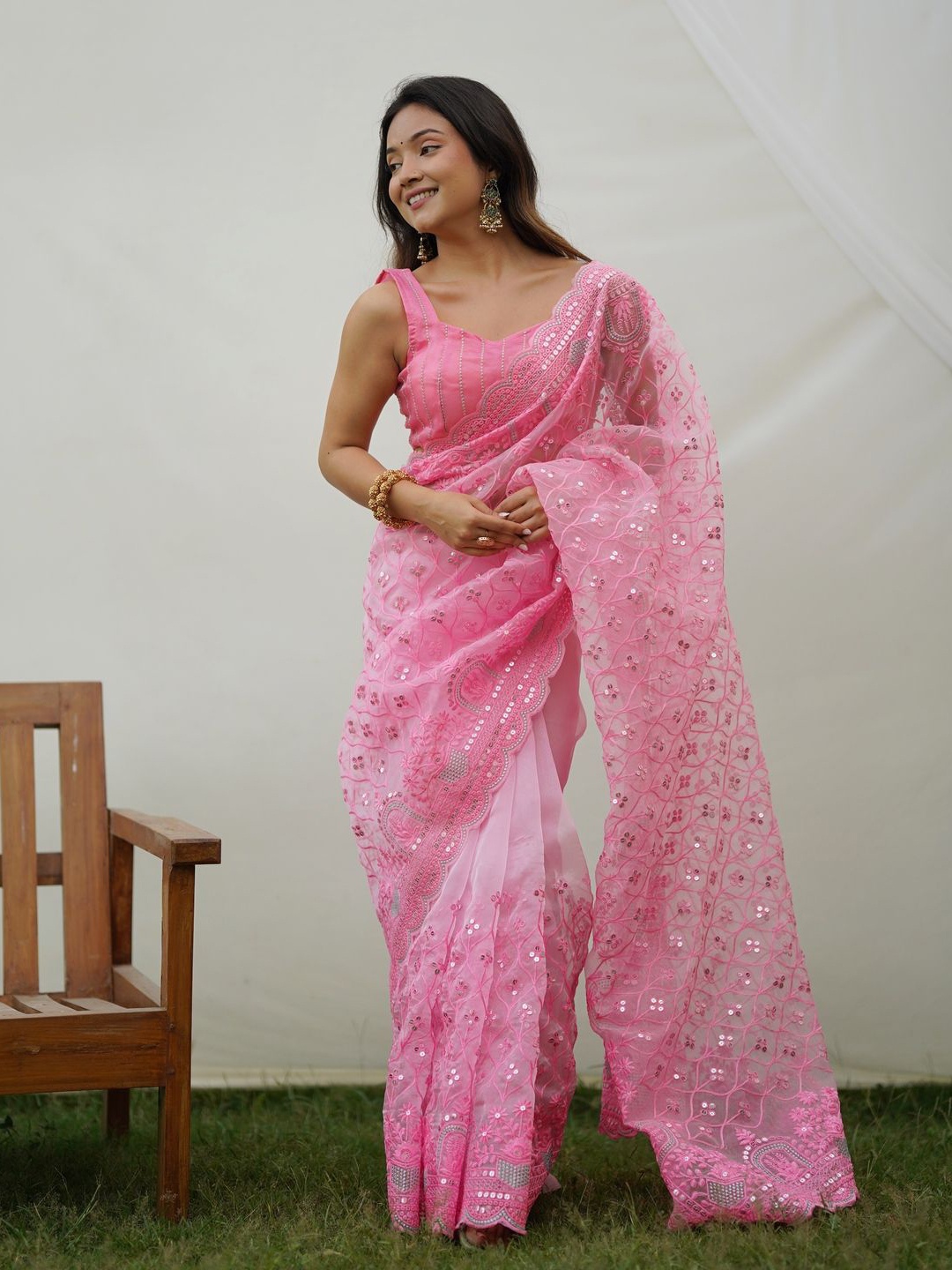

Anouk Ethnic Motifs Sequinned Organza Saree, Pink