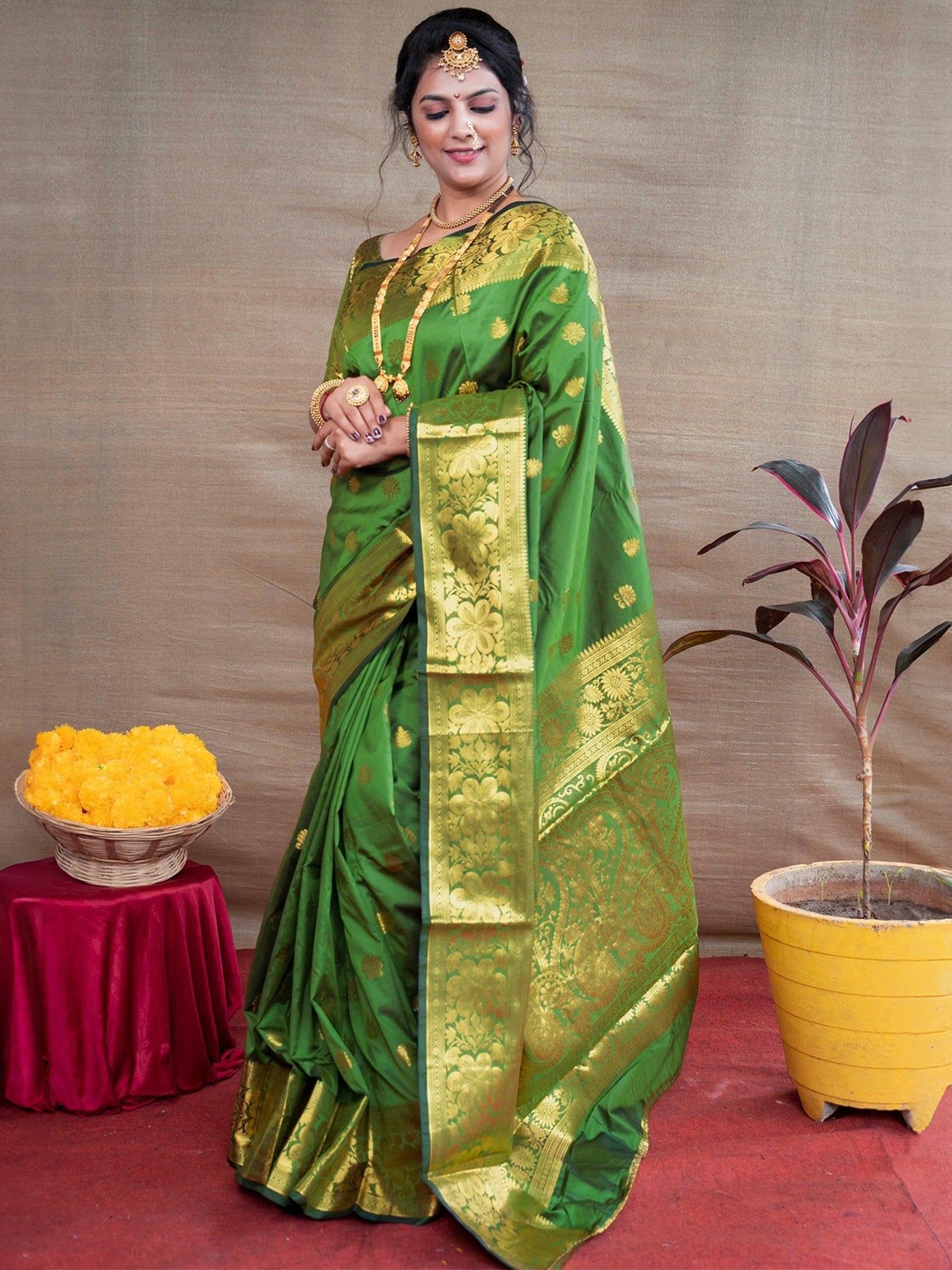 

SHOBHA SAREES Woven Design Silk Blend Banarasi Saree, Green