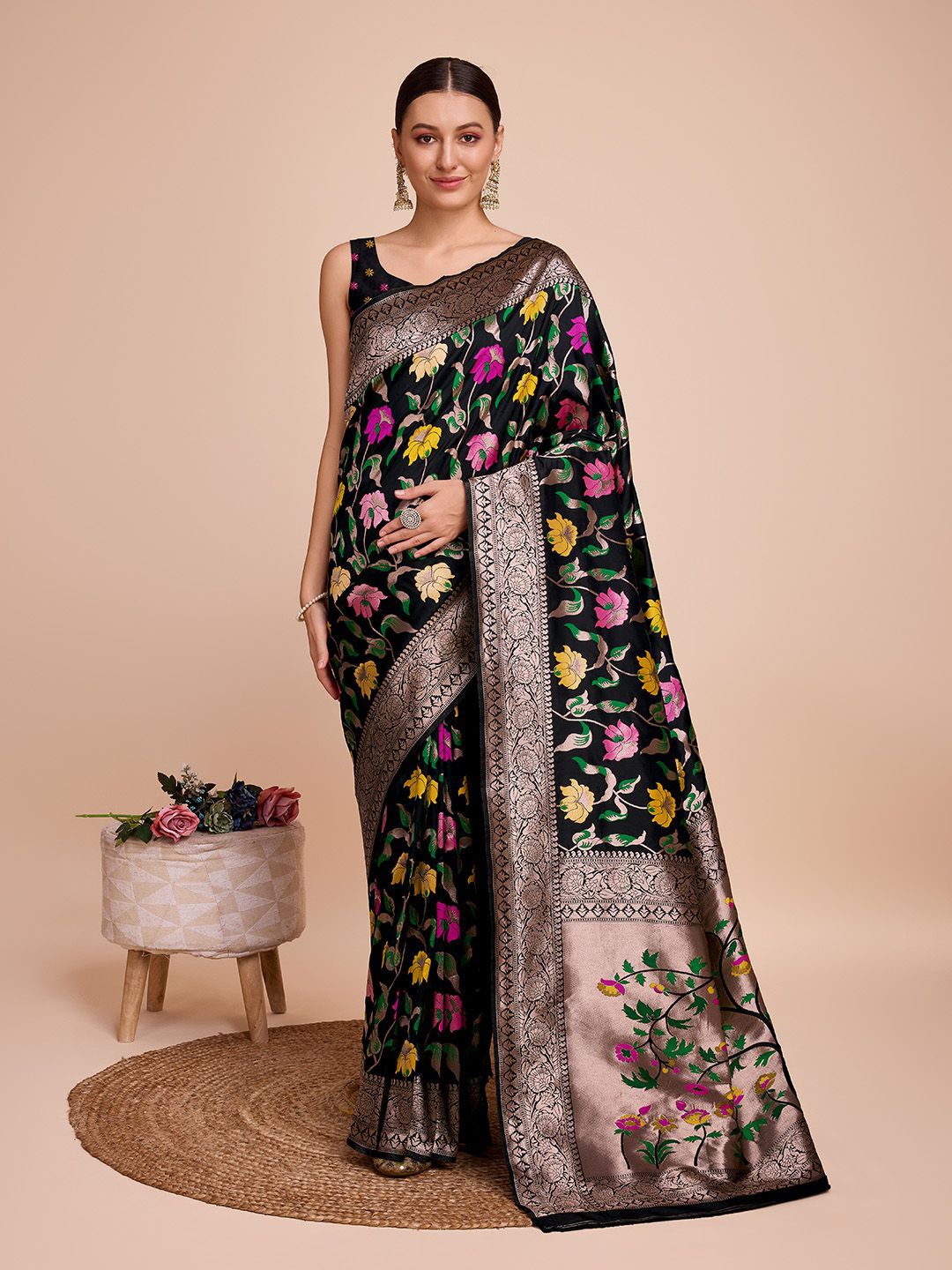 

LEOSAGI Embellished Zari Pure Silk Paithani Saree, Black