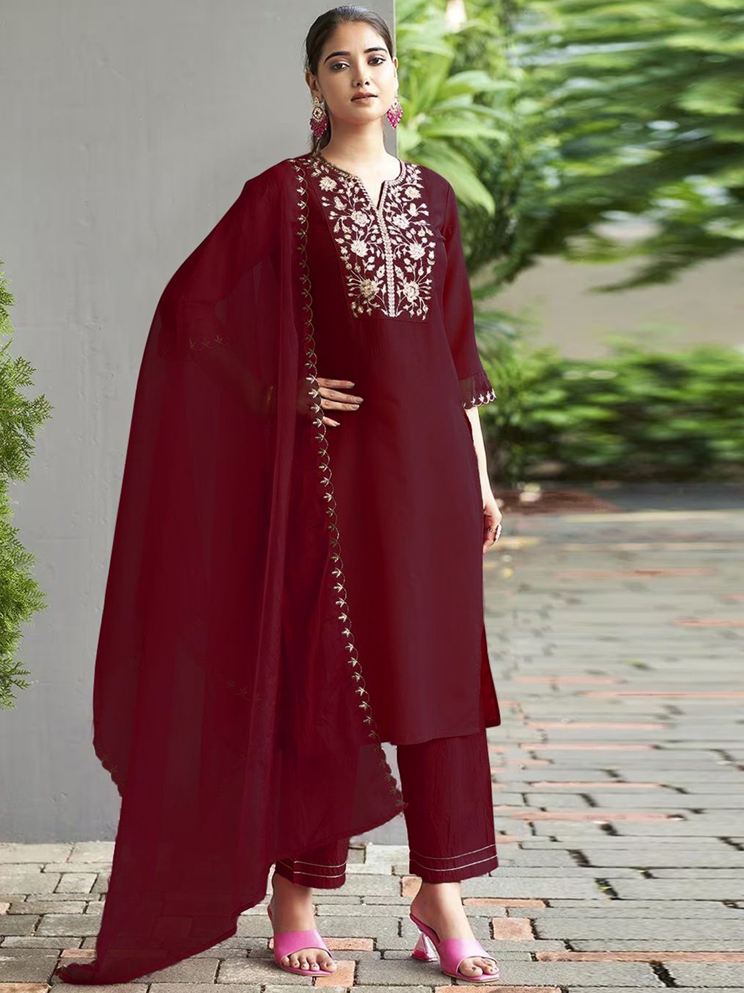 

TITANIUM SILK INDUSTRIES PVT. LTD. Floral Embroidered Regular Kurta & Trouser With Dupatta, Maroon