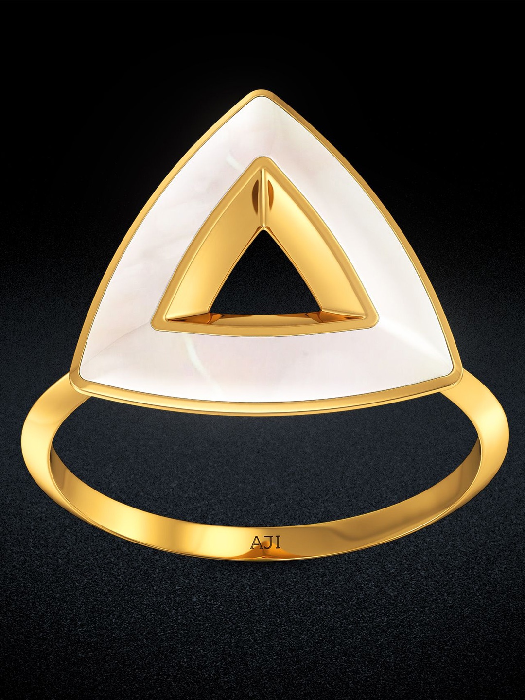 

Joyalukkas Women Gold Ring