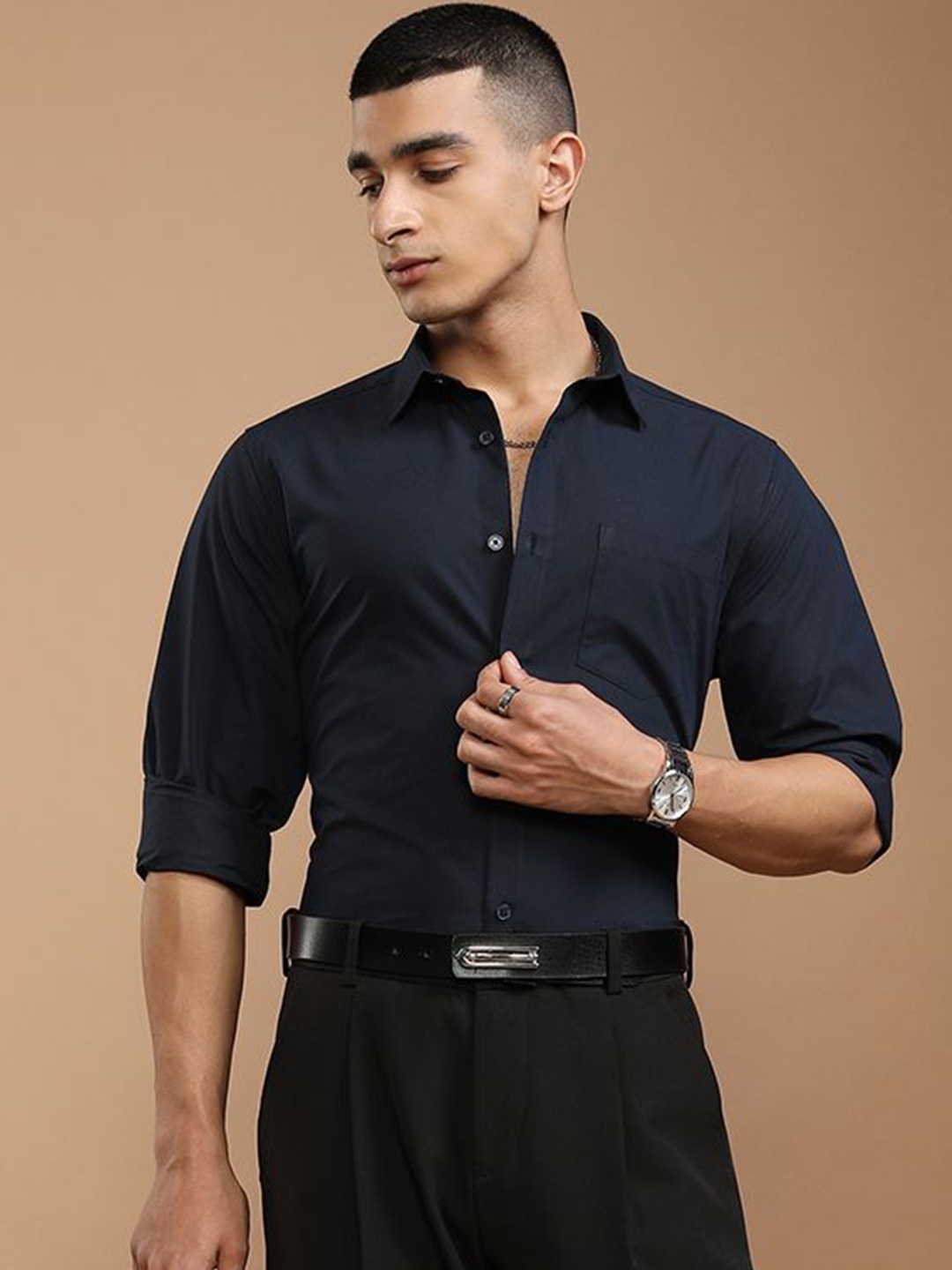 

HIGHLANDER Men Solid Slim Fit Casual Shirt, Navy blue