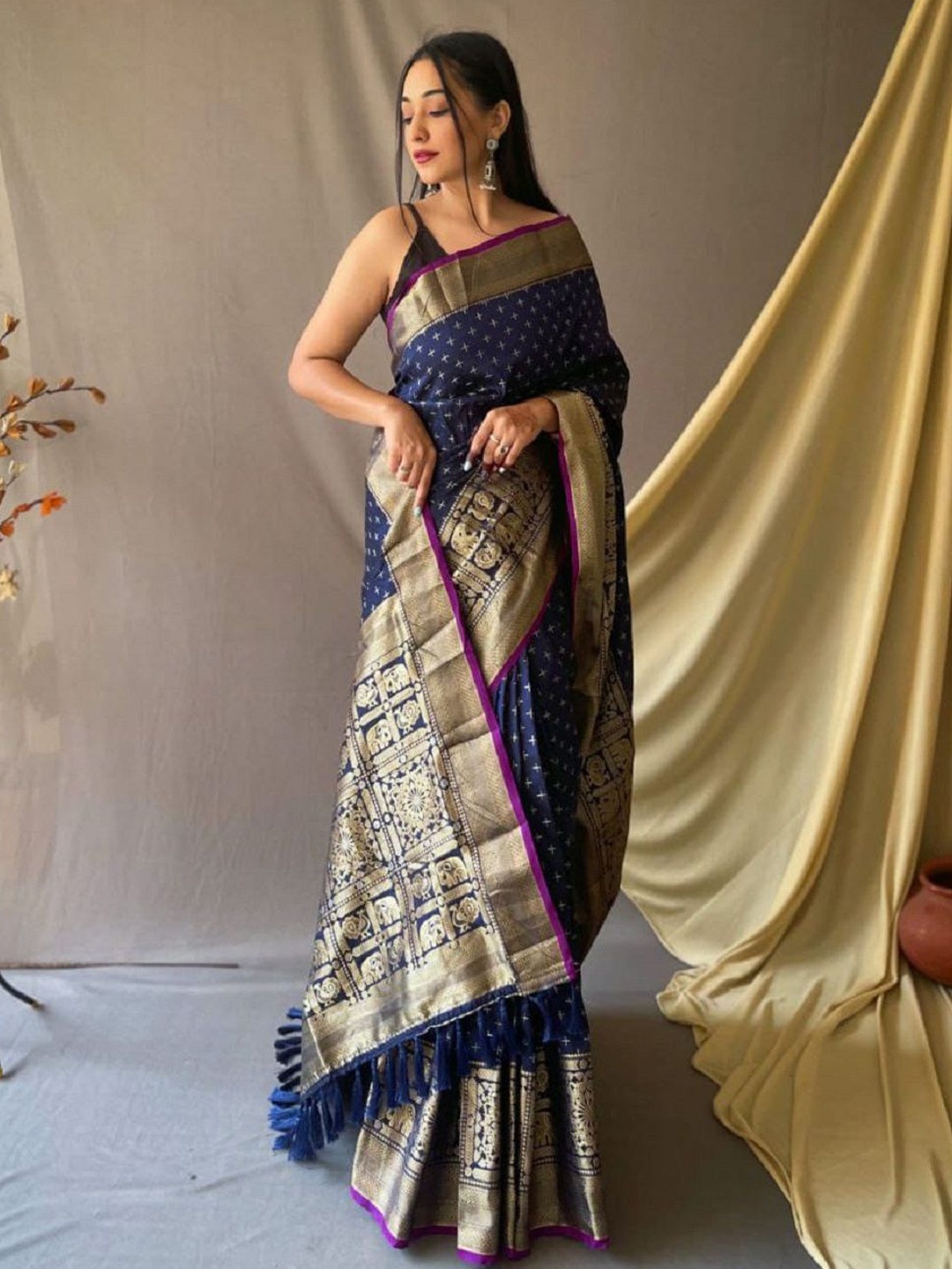 

SHOBHA SAREES Ethnic Motifs Zari Pure Silk Kanjeevaram Saree, Navy blue