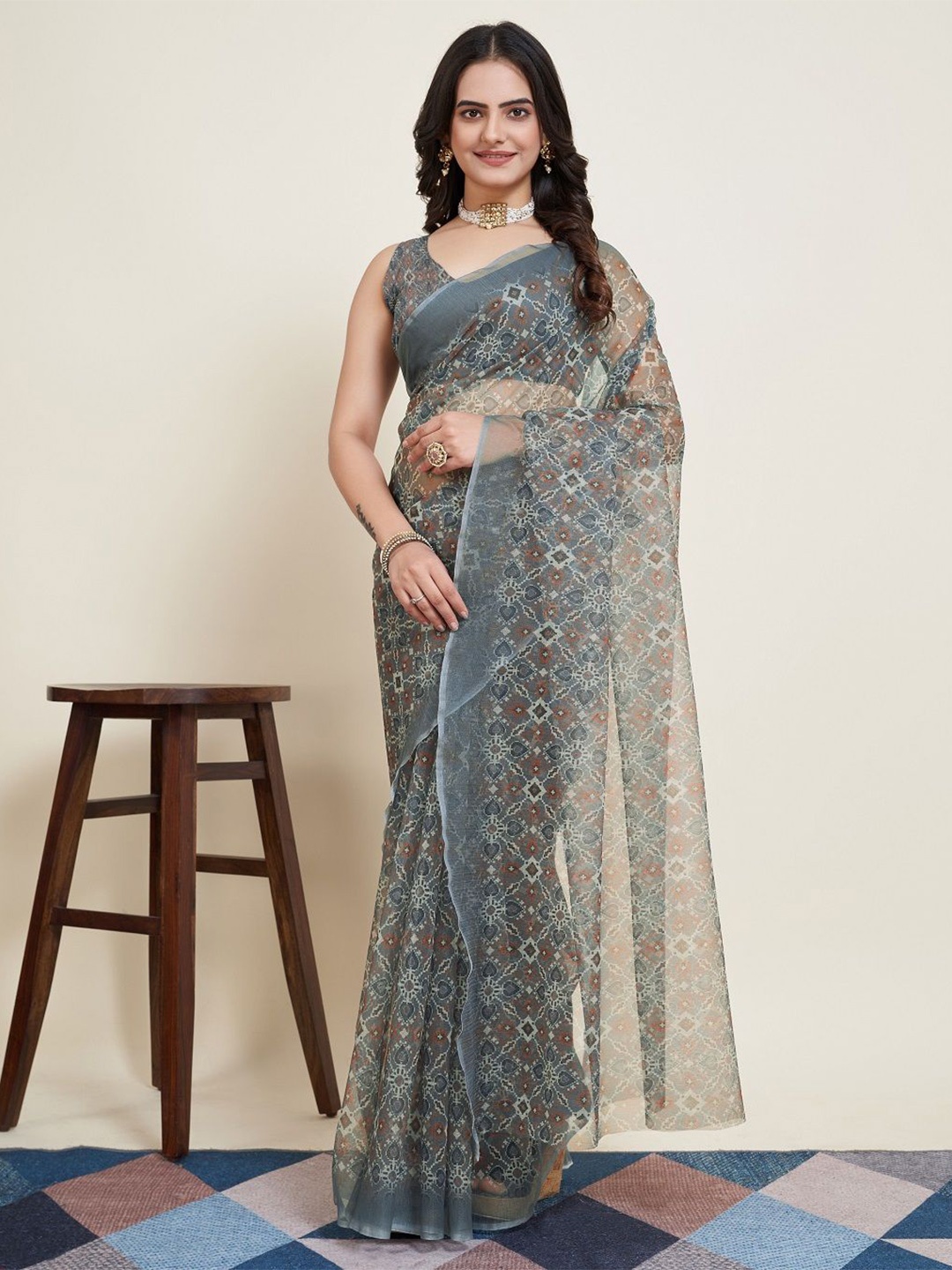 

SHOBHA SAREES Floral Supernet Saree, Grey