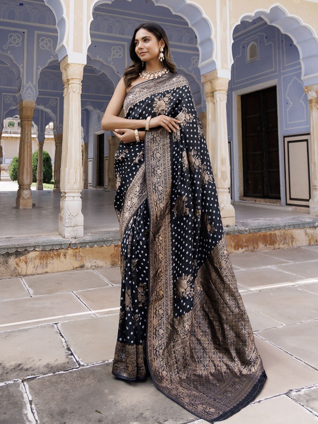 

Geroo Luxe Woven Design Zari Pure Silk Banarasi Saree, Navy blue