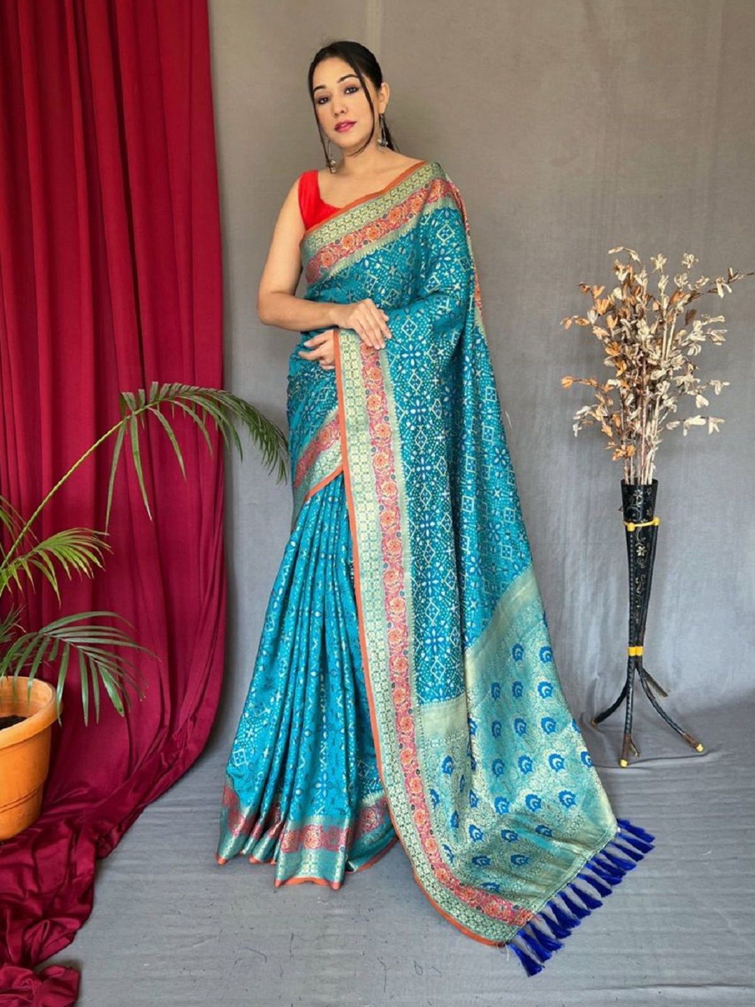 

SHOBHA SAREES Ethnic Motifs Zari Pure Silk Patola Saree, Blue