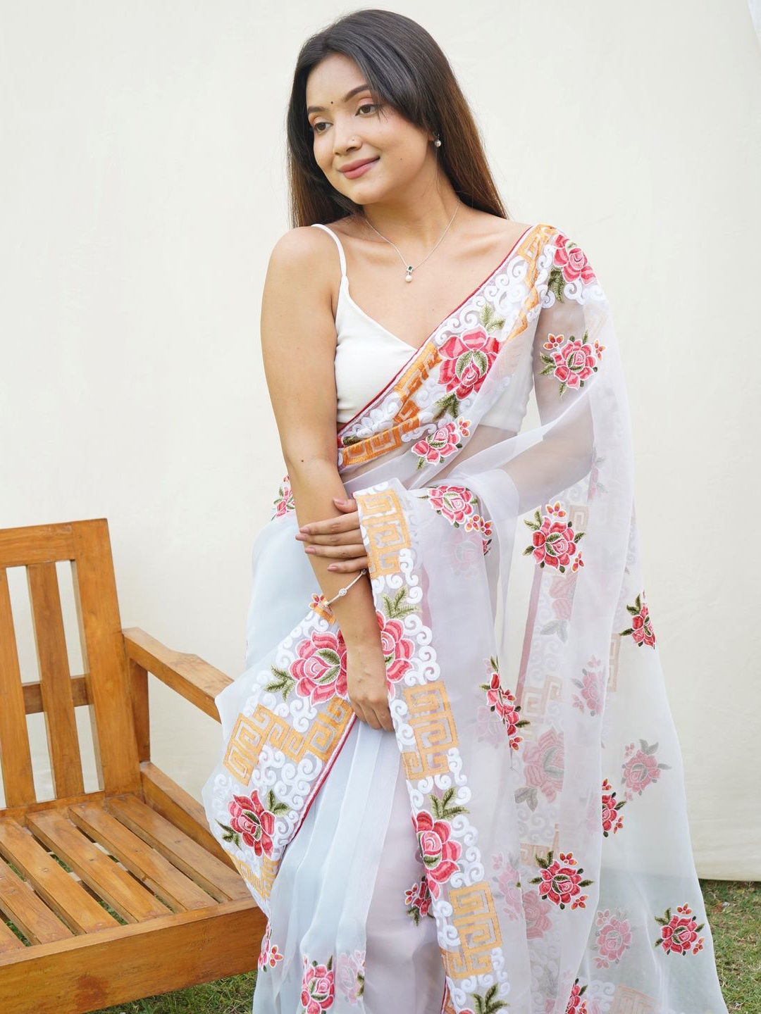 

Anouk Floral Embroidered Organza Saree, Off white