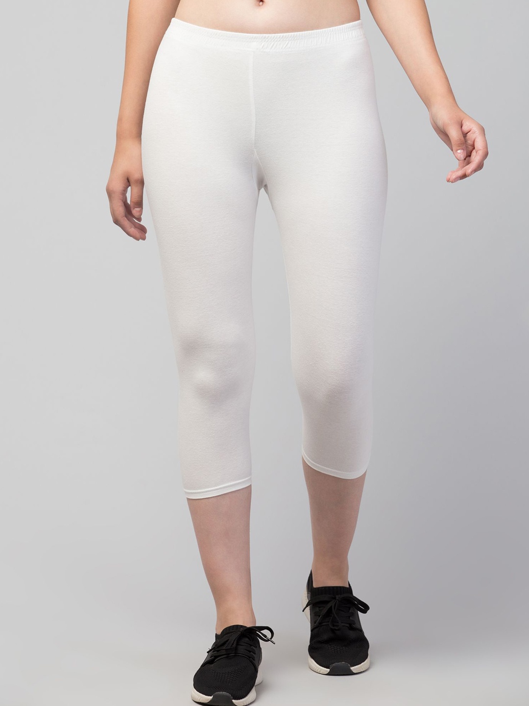 

HIRRUX Women Skinny Fit Capris, White