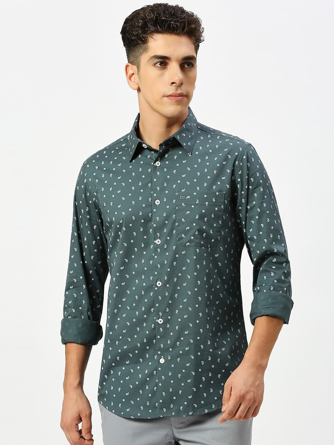 

Basics Men Slim Fit Conversational Printed Cotton Casual Shirt, Green