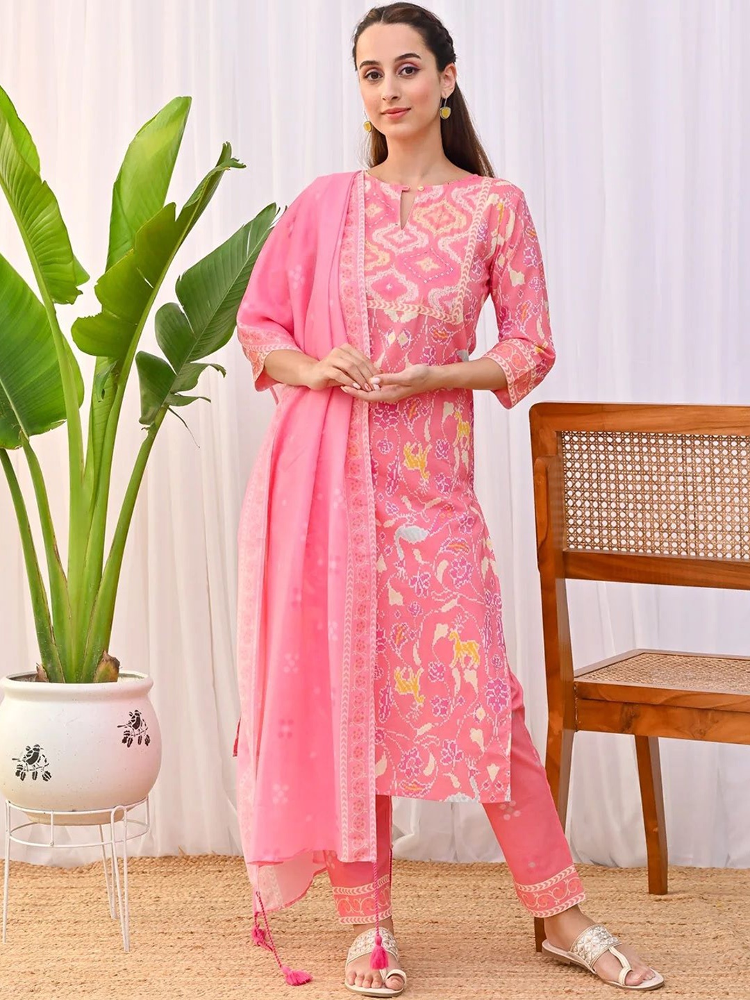 

Rujave Floral Printed Keyhole Neck Straight Kurta With Trousers & Dupatta, Peach