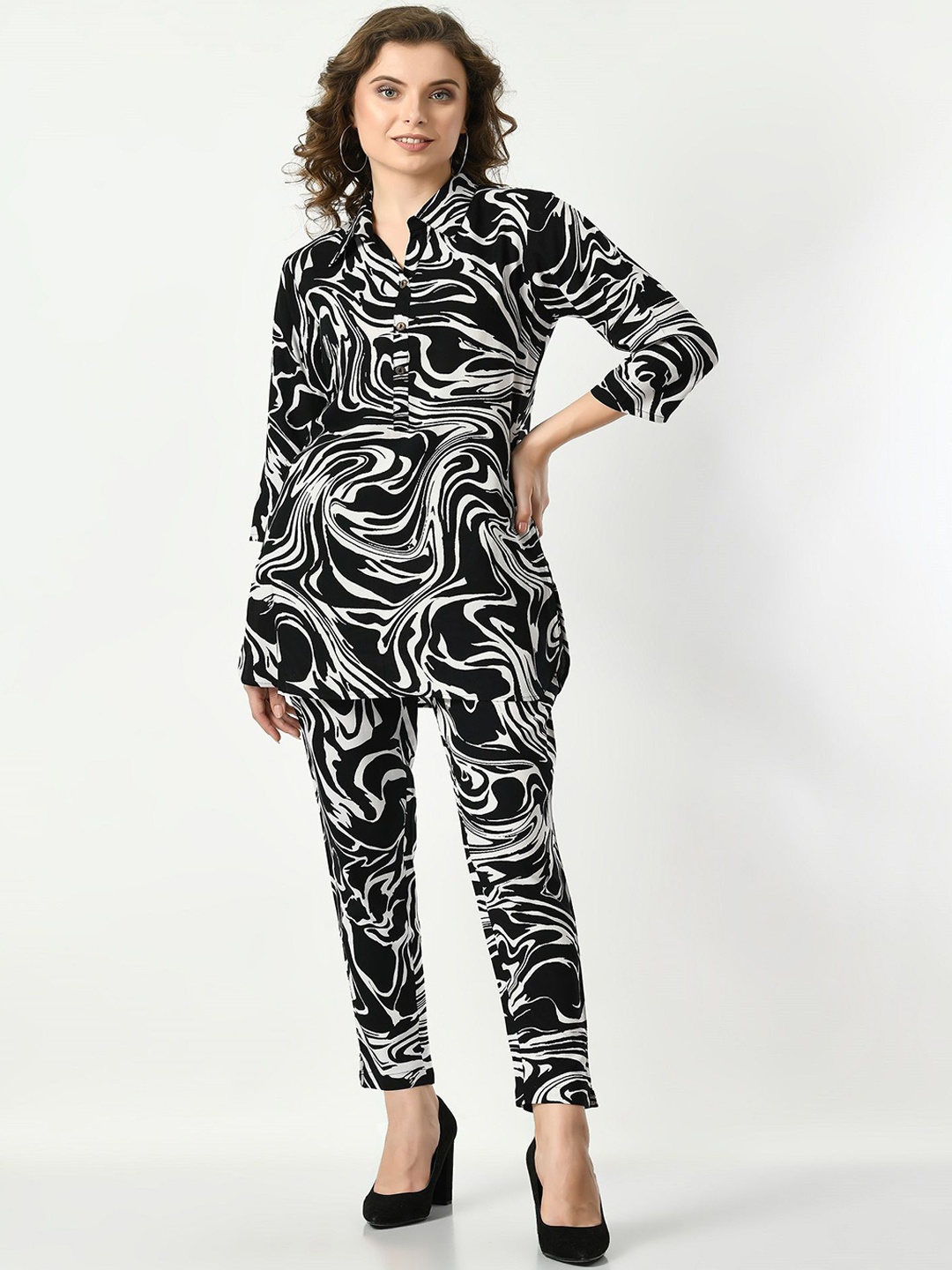 

VAPPSYAM Abstract Printed Pure Cotton Top With Trousers, Black