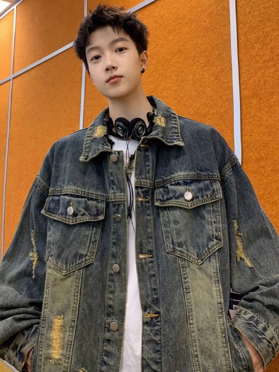 

HERE&NOW Men Spread Collar Washed Solid Casual Denim Jacket, Grey