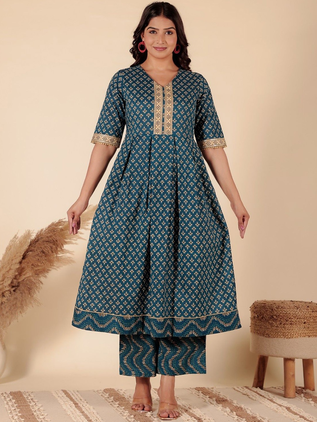 

Aramya Floral Printed V- Neck Pure Cotton A-Line Kurta With Palazzos, Blue
