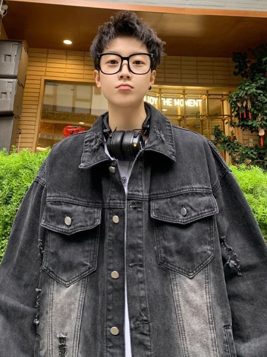 

HERE&NOW Men Spread Collar Washed Self Design Casual Denim Jacket, Charcoal