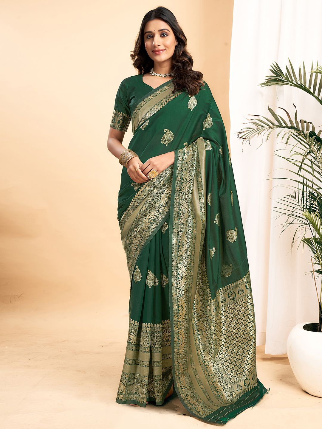 

KALINI Woven Design Banarasi Saree, Green