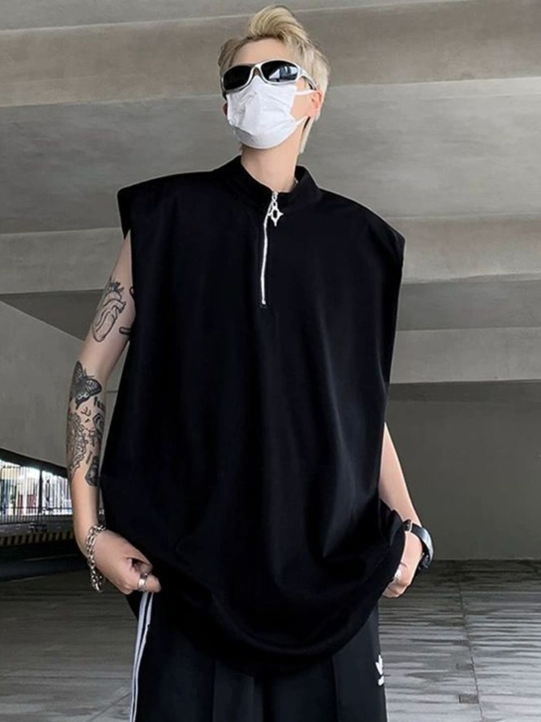 

HERE&NOW Men Solid Round Neck Oversized T-shirt, Black