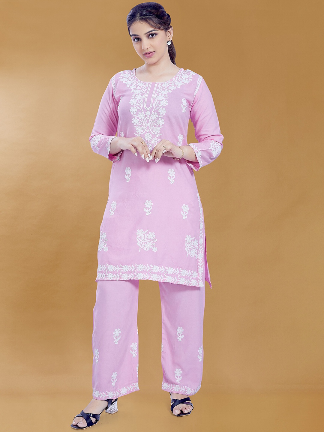 

Rani Saahiba Ethnic Motifs Embroidered Thread Work Straight Kurta With Trouser, Pink