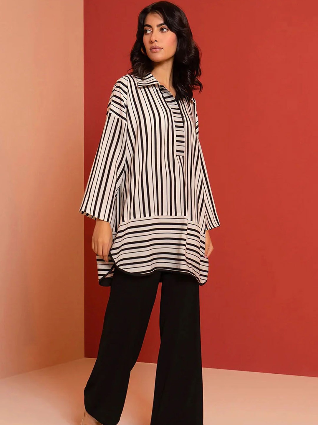 

Navvi Striped Printed Shirt Collar Casual Top With Trousers, Black