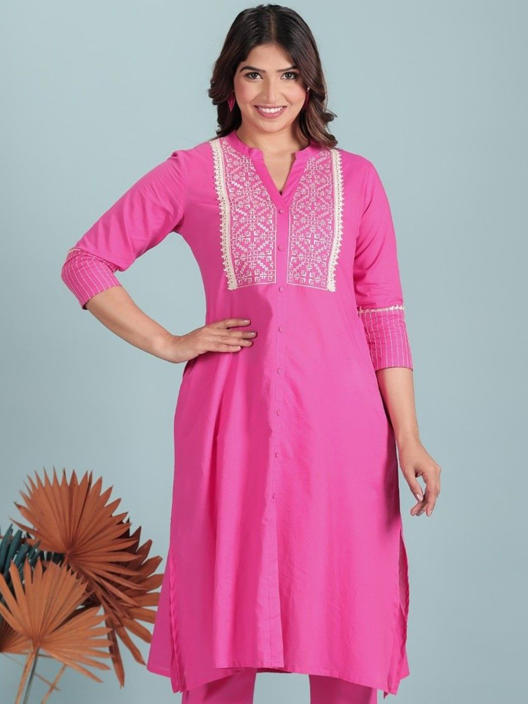

Aramya Geometric Yoke Design Zari Work Mandarin Collar Soft Cotton Straight Kurta, Pink