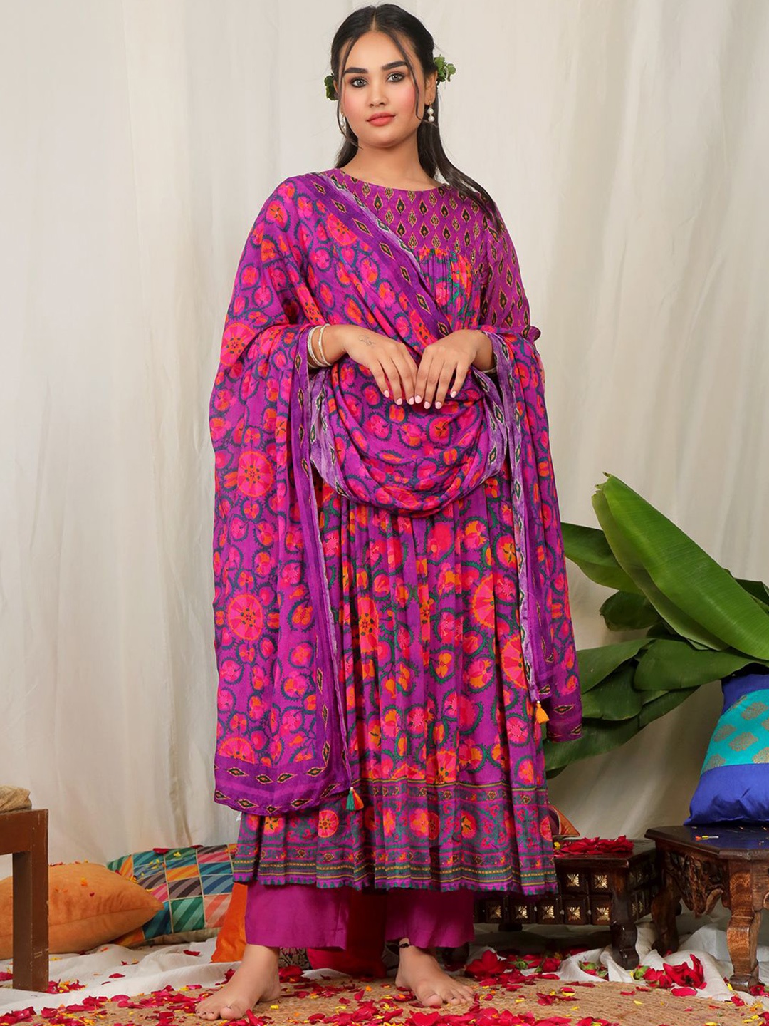 

EARTH O FAB Floral Printed Regular Chinon Anarkali Kurta with Palazzos & Dupatta, Purple