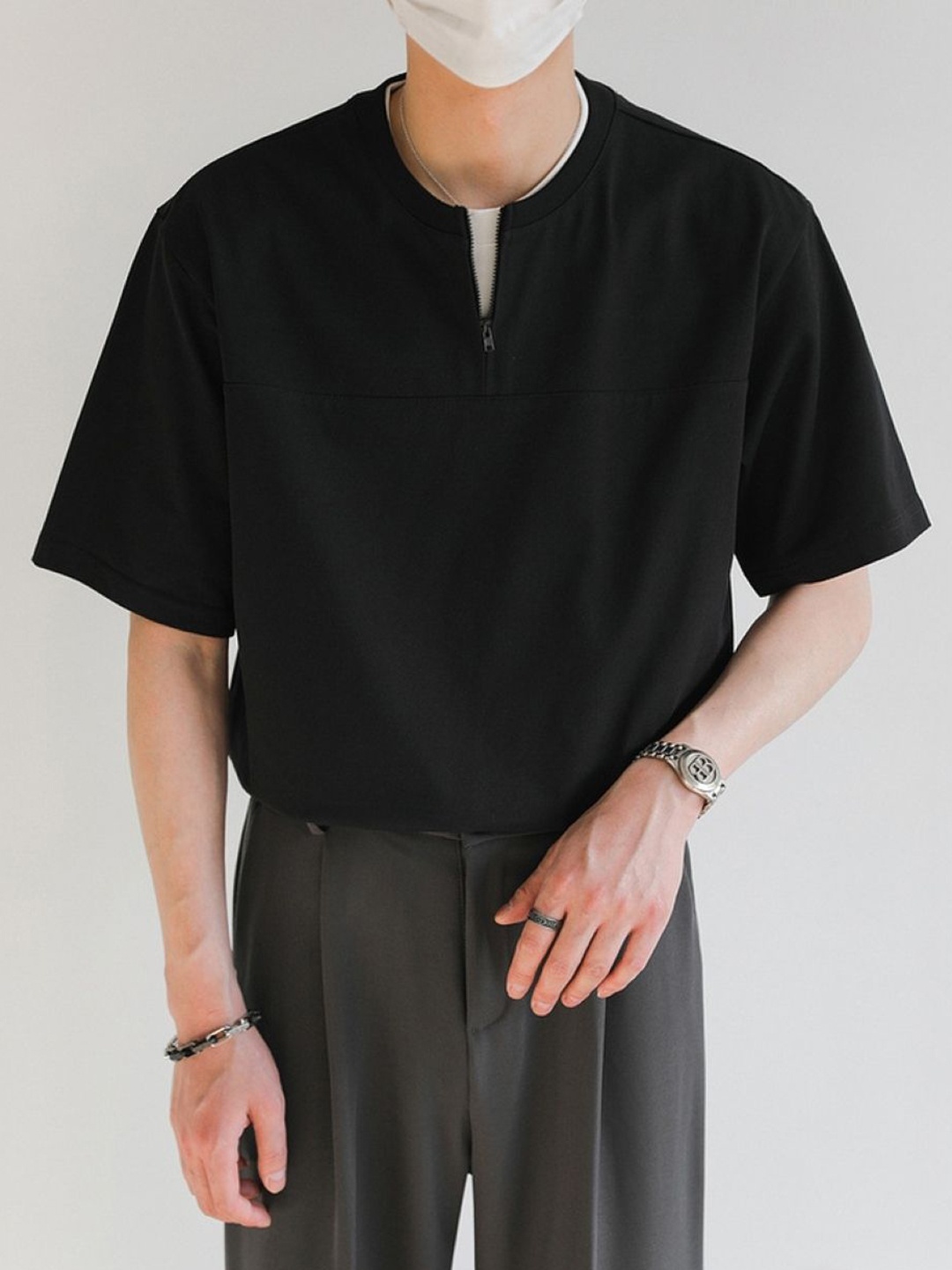 

HERE&NOW Men Solid Round Neck T-shirt, Black