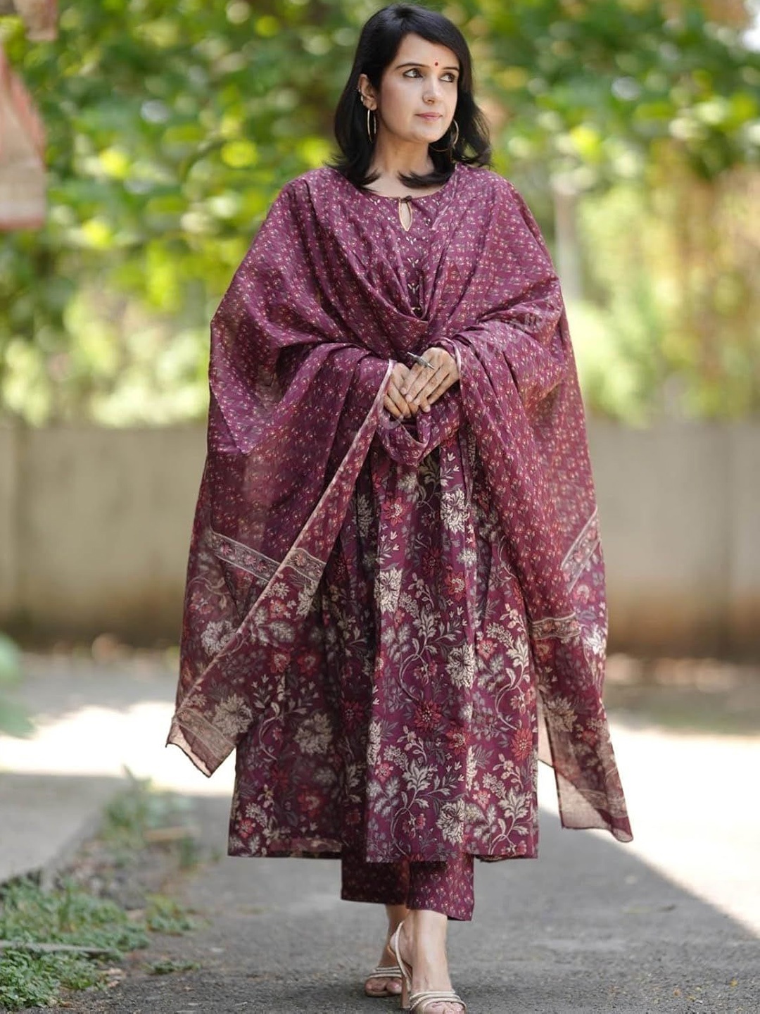 

PARTHVI Keyhole Neck Floral Printed Gotta Patti Anarkali Kurta with Trouser & Dupatta, Maroon