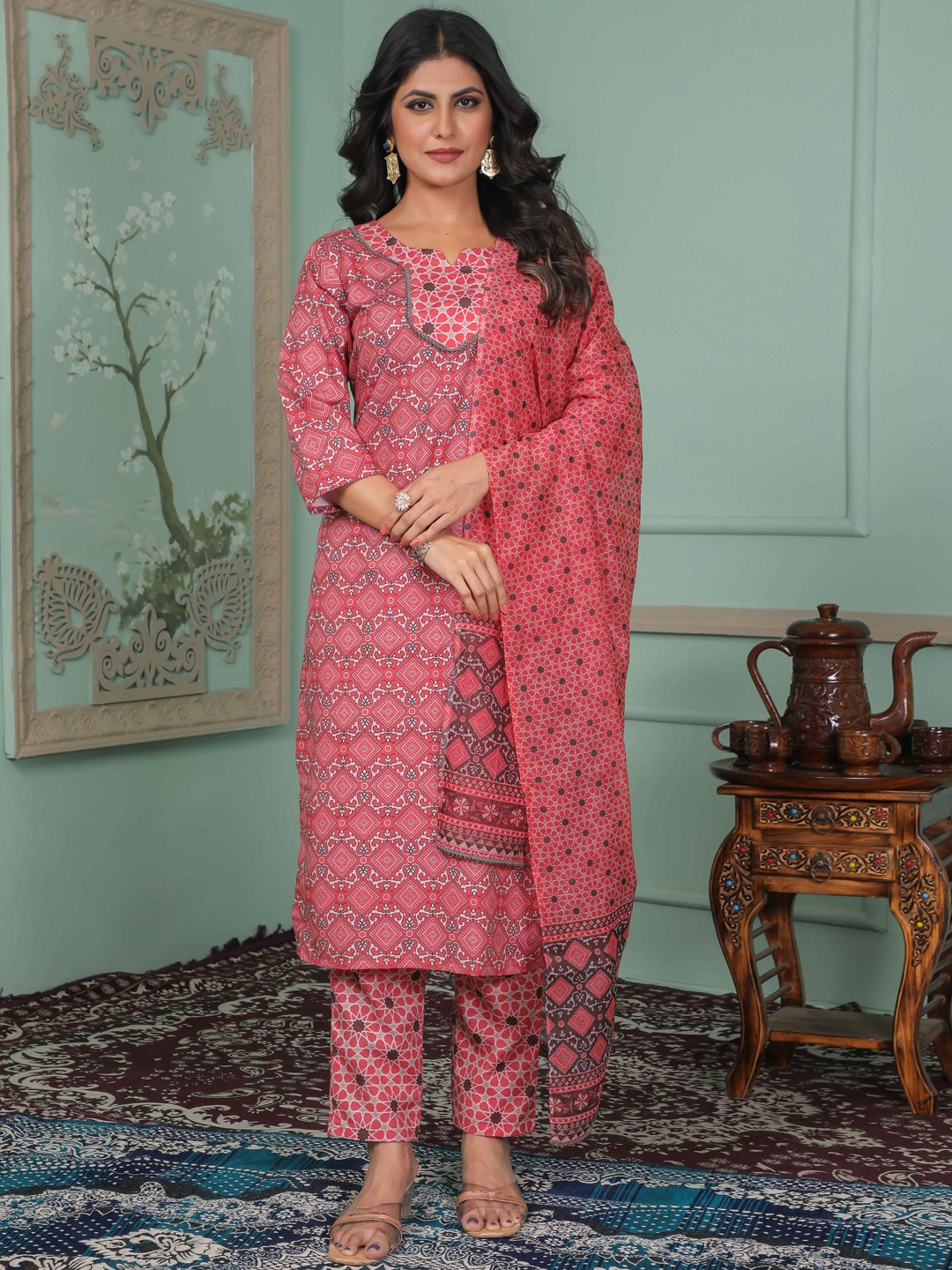 

Rujave Floral Printed Straight Kurta With Trousers & Dupatta, Peach