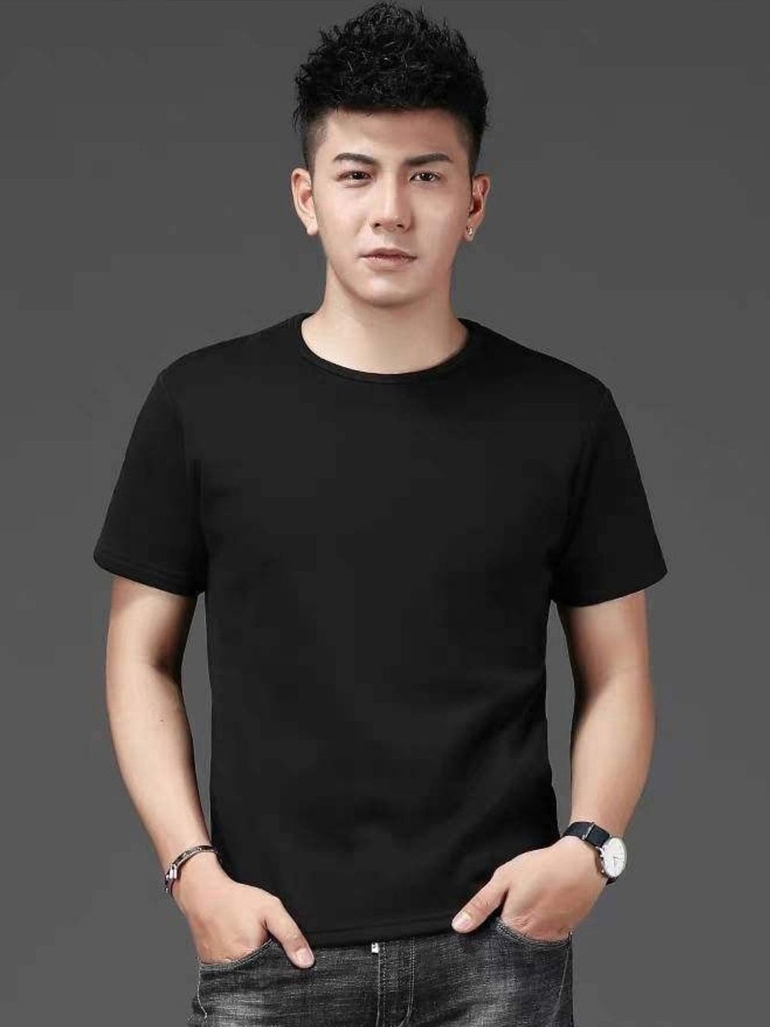 

HERE&NOW Men Solid Round Neck T-shirt, Black