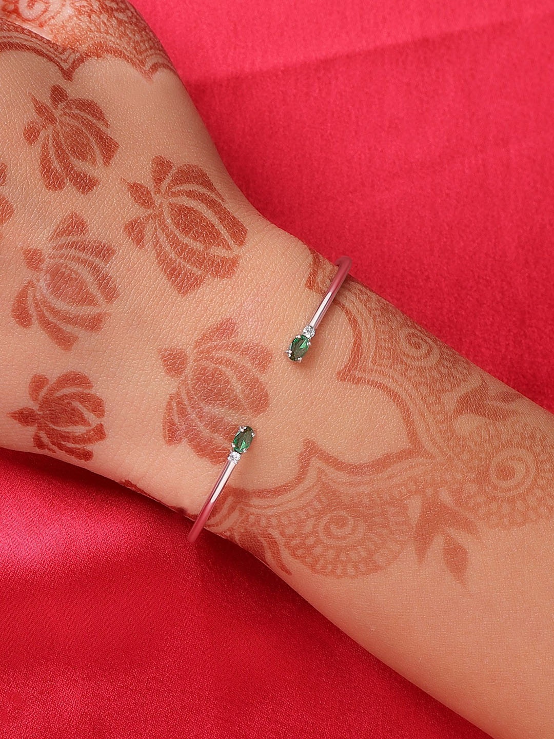 

Ornate Jewels 925 Silver Green Emerald Open Flexible Bangle