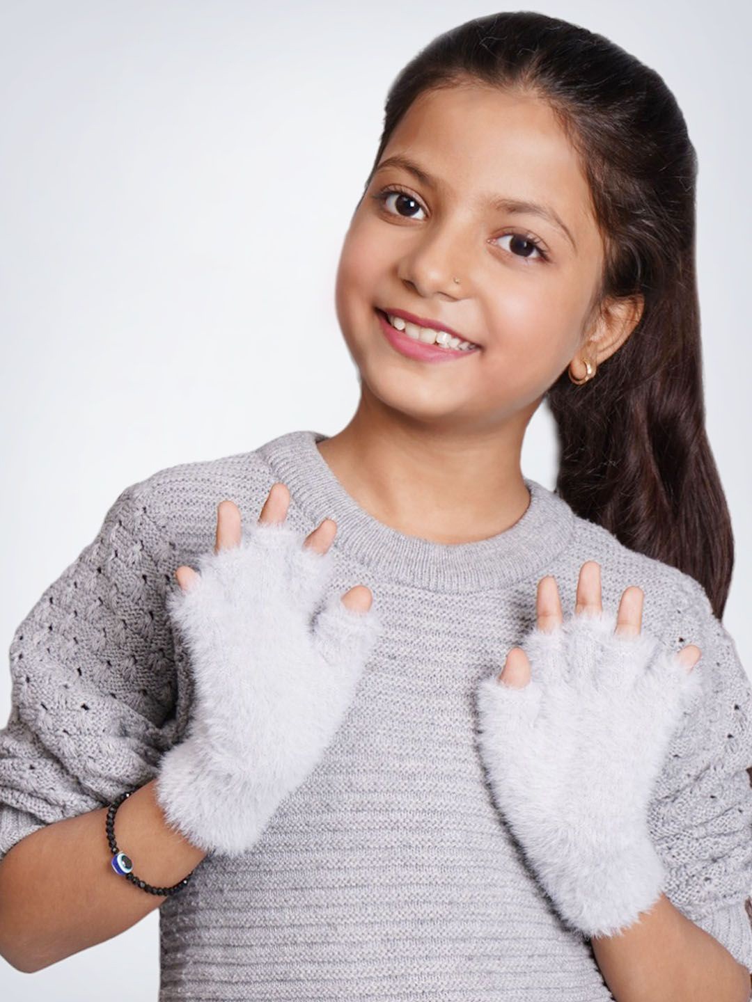 

Bharatasya Girls Winter Gloves, Grey
