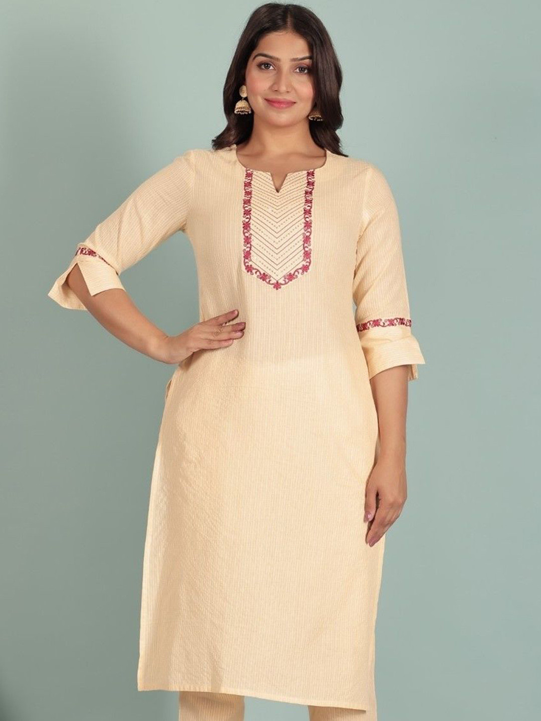 

Aramya Sequinned Notch Neck Cotton Straight Kurta, Cream