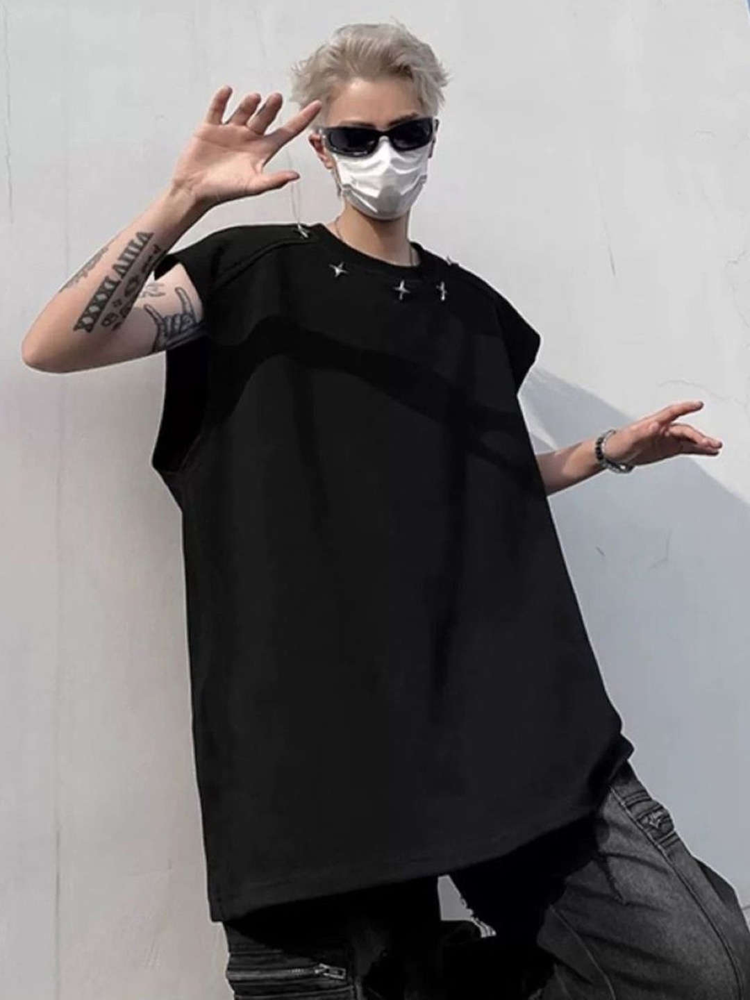 

HERE&NOW Men Solid Round Neck T-shirt, Black