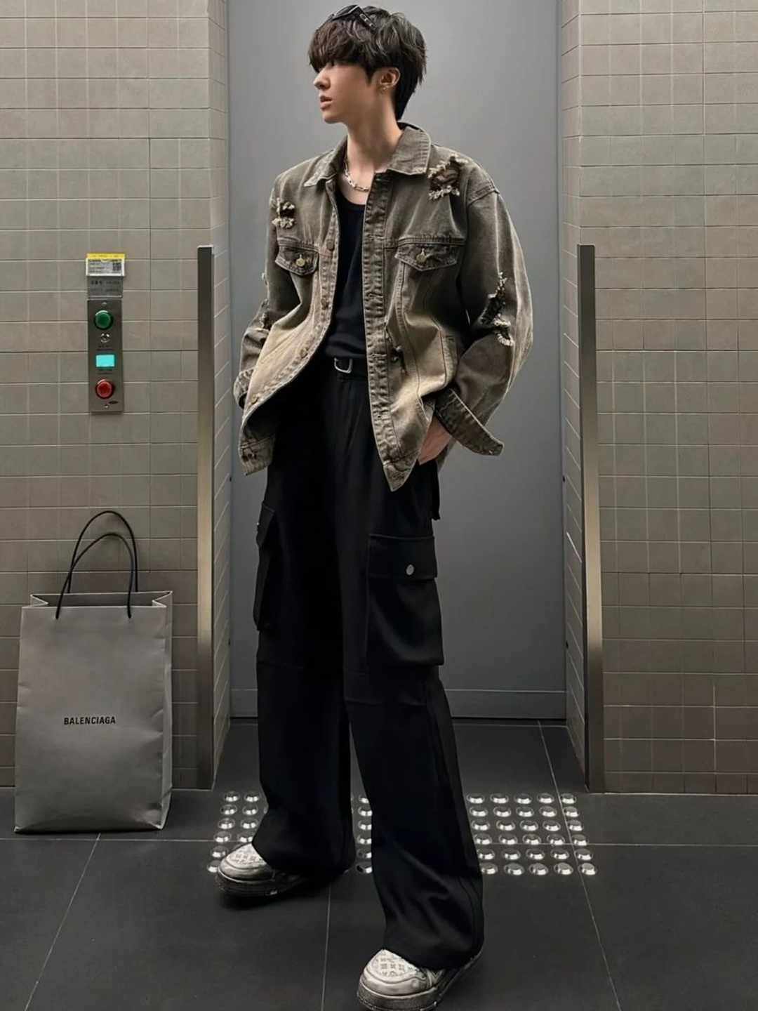 

HERE&NOW Men Spread Collar Washed Casual Denim Jacket, Charcoal