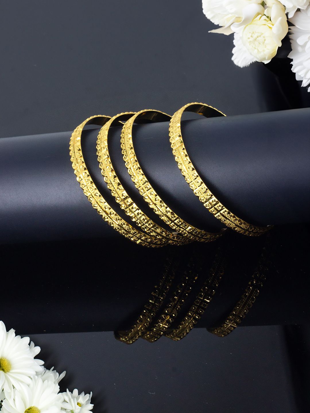 

PRIVIU Set Of 4 Gold-Plated Minimal Bangles