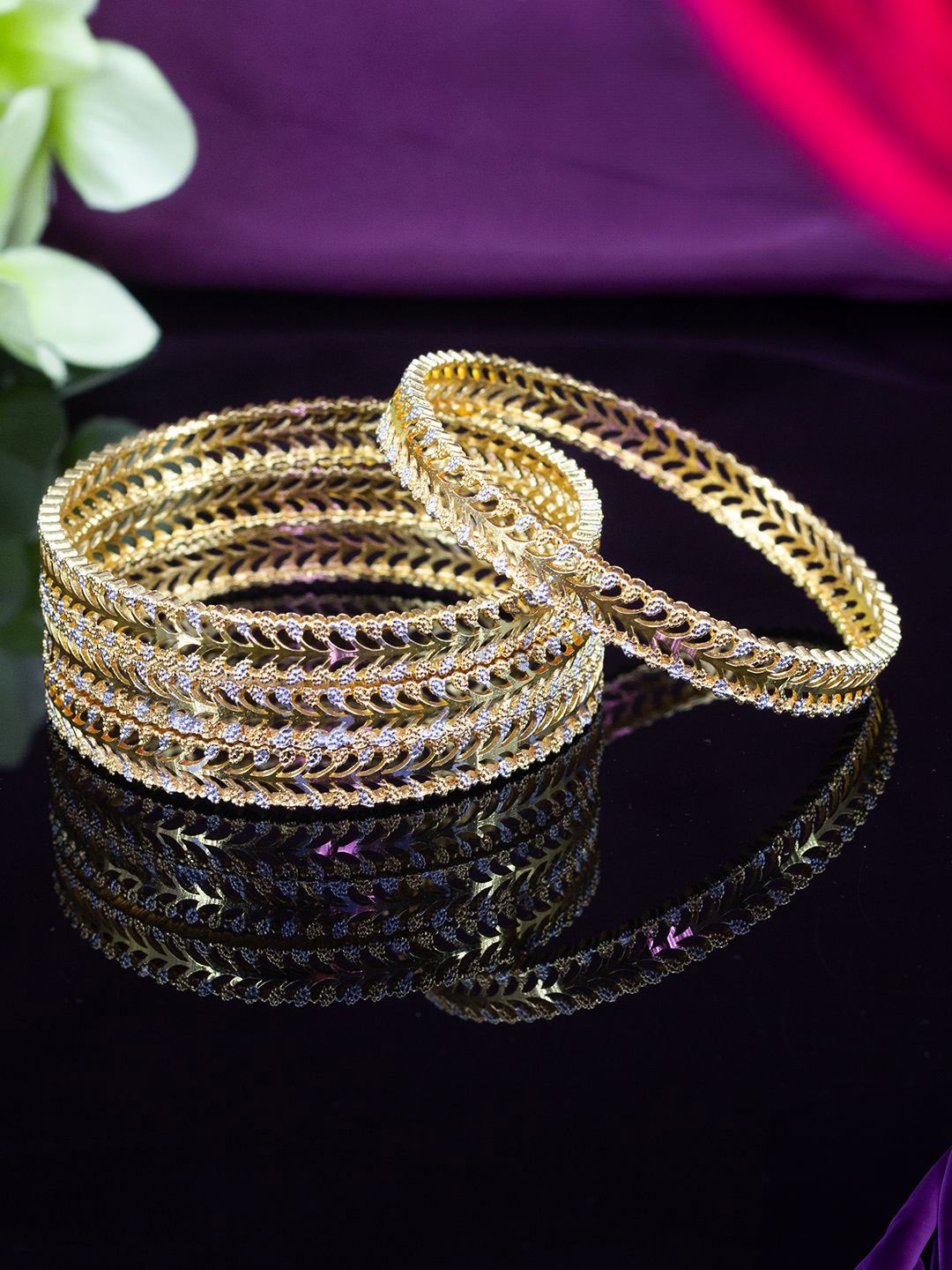 

PRIVIU Set Of 4 Gold-Plated Leaf Design Bangles