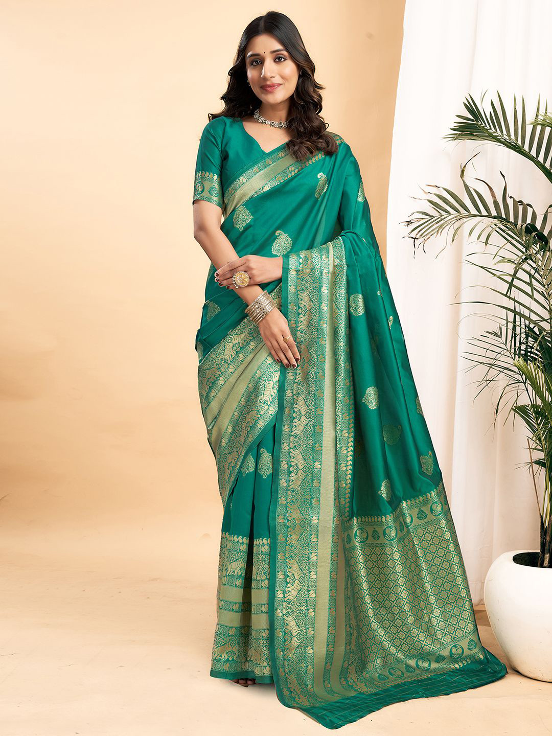 

KALINI Woven Design Zari Banarasi Saree, Green