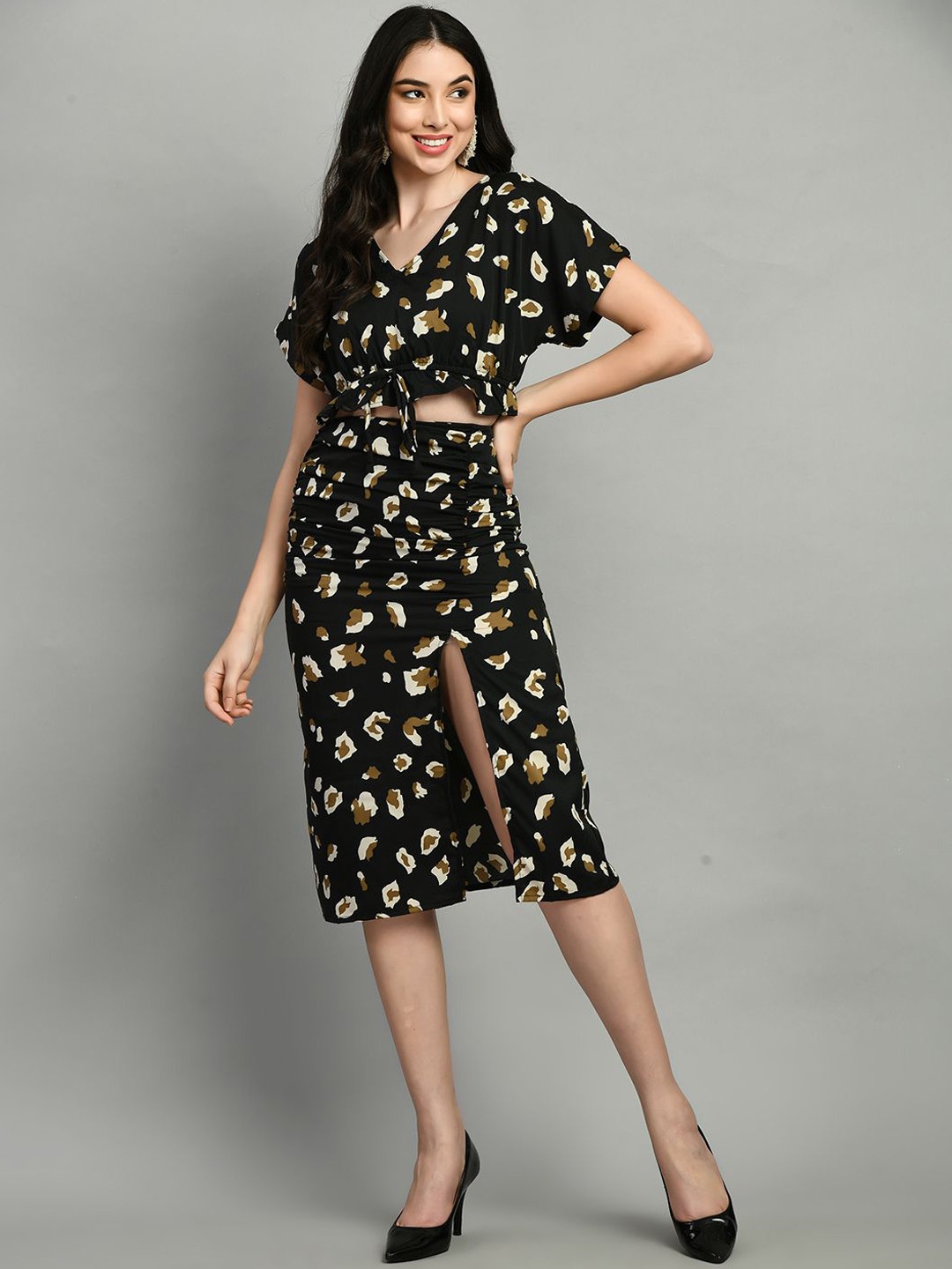 

PRETTY LOVING THING Floral Printed V Neck Casual Top With Skirt, Black