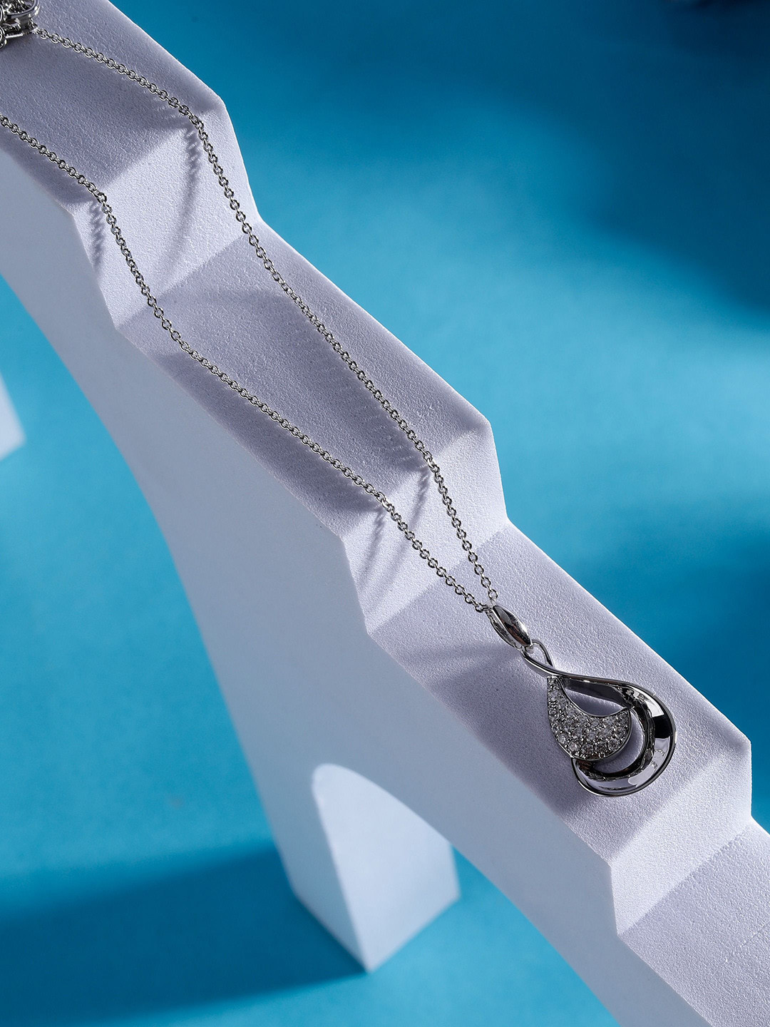 

DIAVO 925 Sterling Silver Rose Gold-Plated Cubic Zirconia Teardrop Shaped Pendant