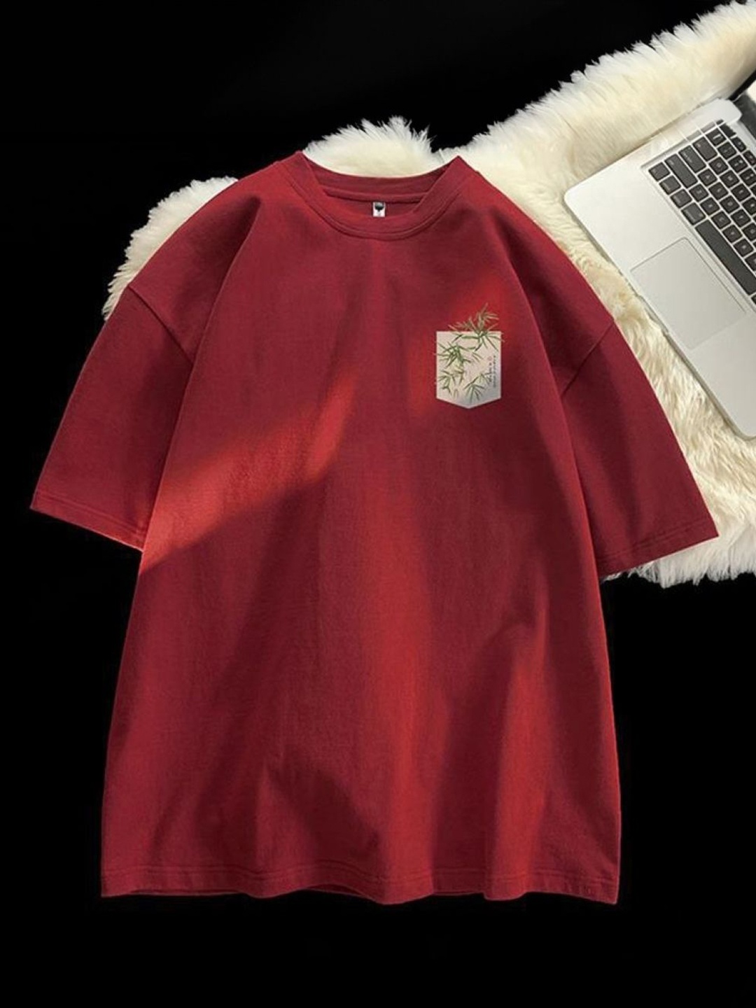 

HERE&NOW Men Graphic Printed Round Neck T-shirt, Maroon