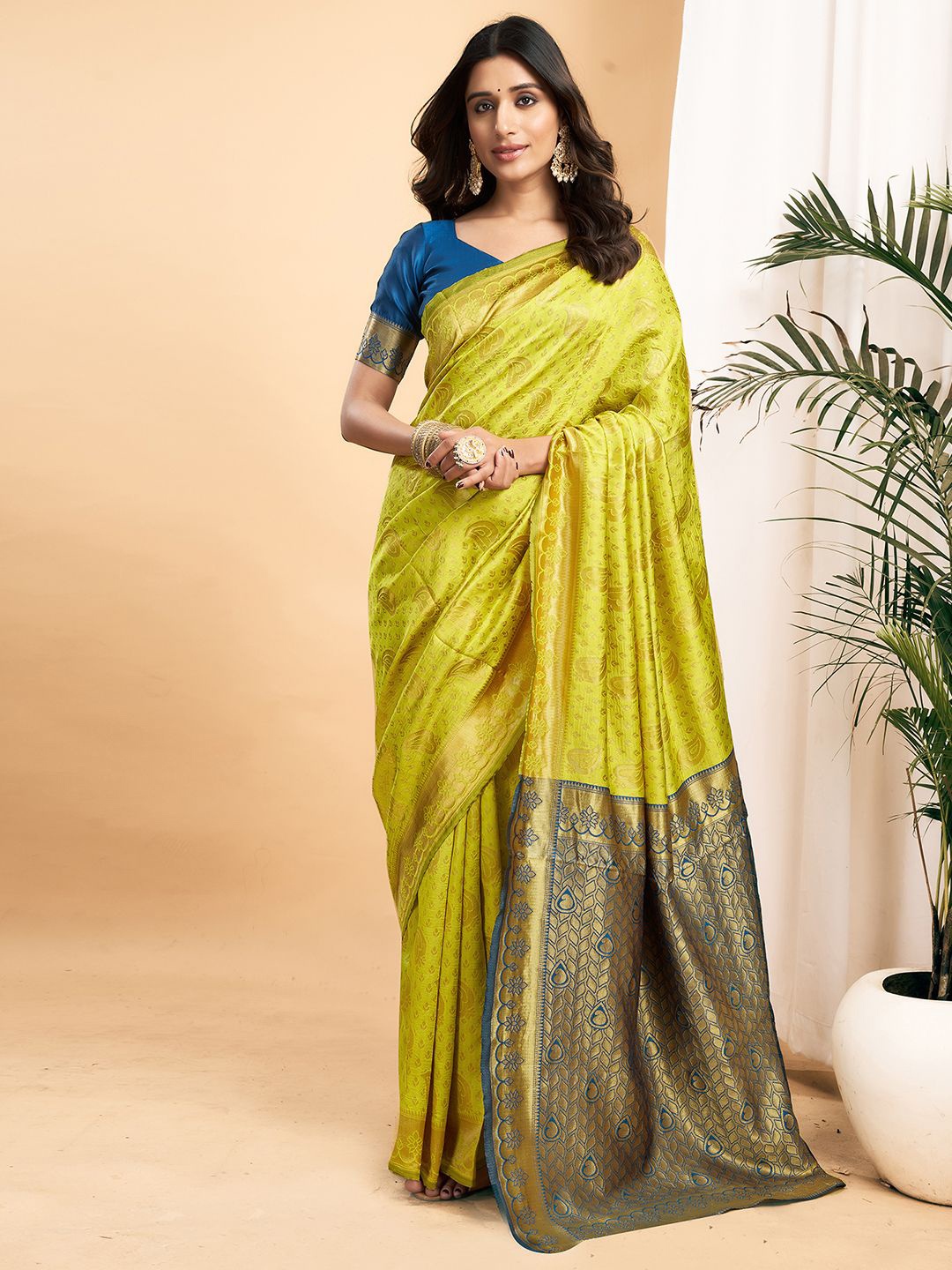 

KALINI Woven Design Zari Banarasi Saree, Lime green